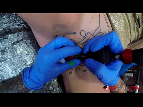 ❤️ Banget tato hottie Sully Savage tak tato ing dheweke klitoris ☑ Video seks ing jv.hentai-id-tv.ru ﹏